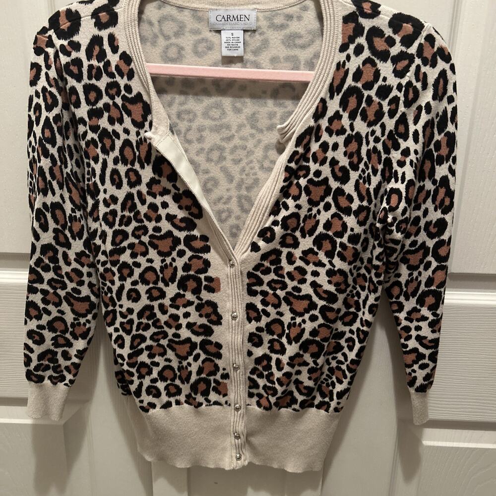CARMEN Marc Valvo Women’s ANIMAL PRINT SWEATER SIZE S W/ Snap Closure